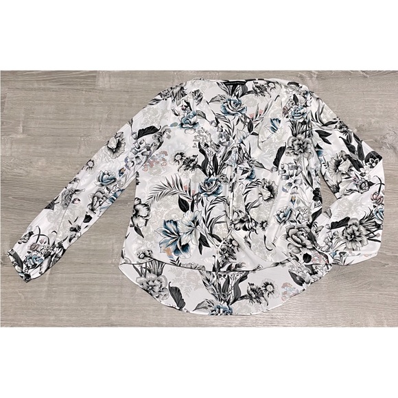 White House Black Market Tops - WHBM Ruffle V-Neck Floral Blouse Size 10
